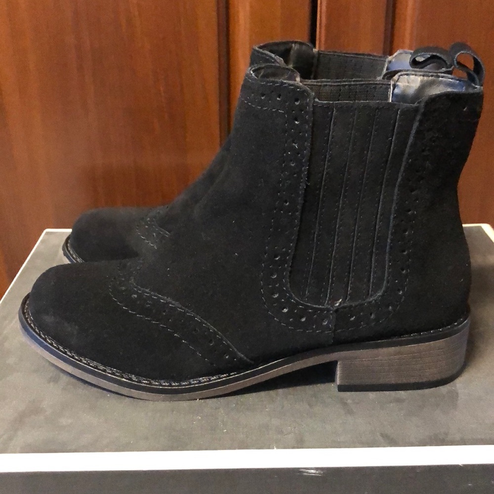 Shoemint ankle suede boots